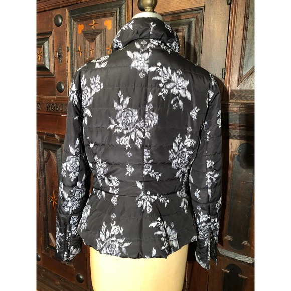 WHITE/BLACK Black and White Puffer Jacket.  New Condition.  Size Small - Picture 4 of 8